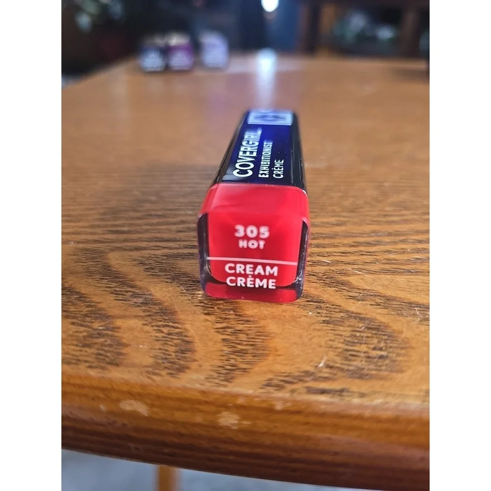 COVERGIRL Exhibitionist Lipstick Cream, HOT 305, Lipstick Tube 0.123‎ OZ (3.5 g)
